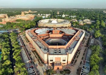Ruckus in Parliament on the first day of the budget session, proceedings of both the houses adjourned; Know what happened