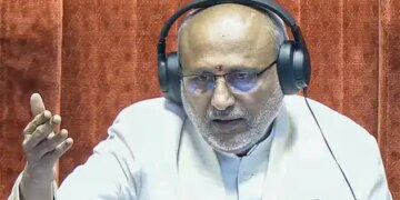 राज्यसभा में हंगामा, लोकसभा के मुद्दे पर सत्ता पक्ष और विपक्ष में टकराहट