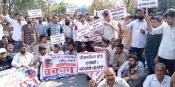 Ruckus of private bus operators: Strong demonstration against the government outside Kalpataru Lakshmi Travels