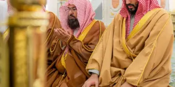 Saudi Crown Prince MBS offered namaz in Masjid-e-Nabavi, reached Riyadh ul Jannat and performed Ziyarat.