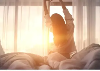 Seeing these 6 objects early in the morning indicates trouble, know the simple solution according to astrology
