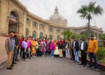 Sensitive initiative of UP Tourism: 30 cancer patients took 'Journey of Hope', brought smiles in Lucknow Darshan