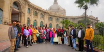 Sensitive initiative of UP Tourism: 30 cancer patients took 'Journey of Hope', brought smiles in Lucknow Darshan