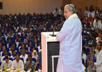 Siddaramaiah appeals to health workers to rise above caste and religion and serve humanity