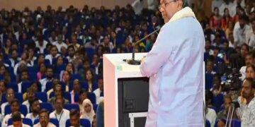 Siddaramaiah appeals to health workers to rise above caste and religion and serve humanity