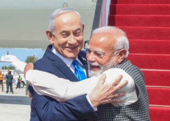 Special friendship seen in Israel, Netanyahu welcomed PM Modi with a hug