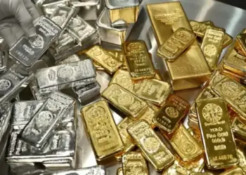 Stirred by Silver-Gold Crash! Those who dreamed of 4 lakhs got hit by half, know what is the reason