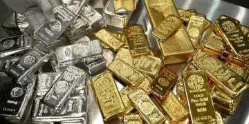 Stirred by Silver-Gold Crash! Those who dreamed of 4 lakhs got hit by half, know what is the reason