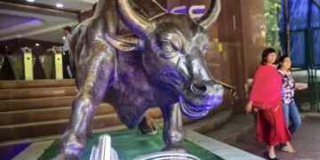 Stock Markt Closing: Strong buying of IT and PSU bank shares, Nifty closed above 25,700, Sensex also rose.