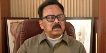 Sukhdev Bhagat's counterattack on 'Gandhi surname controversy', said - not stolen, Gandhi is in the veins of Congress