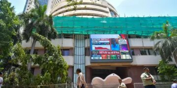 TCS's market cap decreased the most among top-10 companies this week, these companies remained ahead