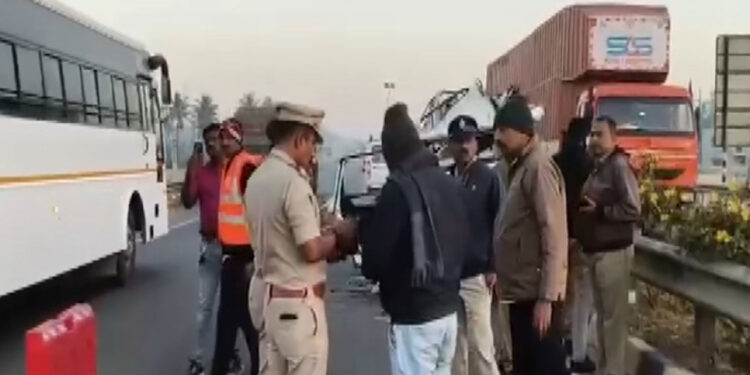 Terrible accident in Bengaluru, several vehicles collided together on the highway, 7 died on the spot
