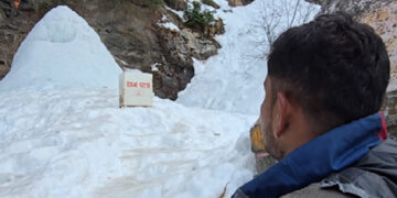 The courage of the devotees did not waver even on difficult roads, devotees are coming to see Shivling made of ice.