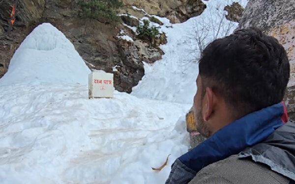 The courage of the devotees did not waver even on difficult roads, devotees are coming to see Shivling made of ice.