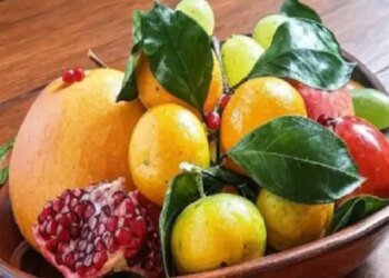 These naturally occurring fruits can be the cause of increased acidity in the stomach, know the precautions related to consumption