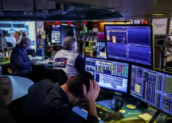 Trump's big decision! Dow Jones down 800 points, Dalal Street also in trouble due to 15% global tariff on Wall Street