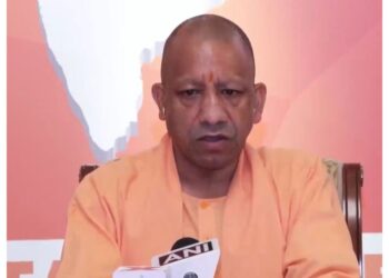 Uttar Pradesh Chief Minister Yogi Adityanath gave information, signed investment proposals worth Rs 1 lakh crore in Singapore.