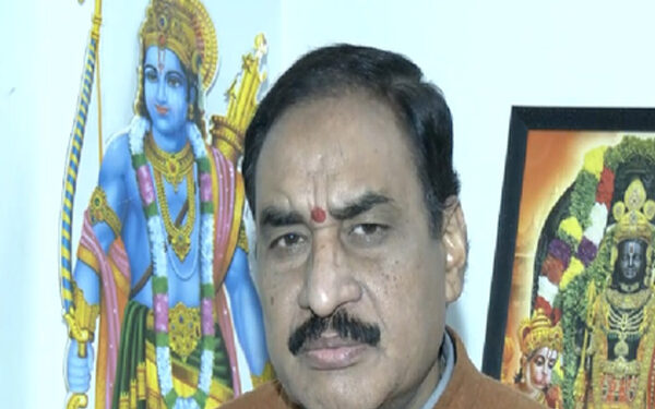 VHP's national spokesperson Vinod Bansal targets Congress over 'Godaan', asks to apologise.