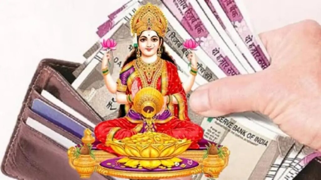 Vastu Shastra Tips: In the houses where these 5 traditions are followed, there is no financial crisis, Lakshmi's blessings are showered there.