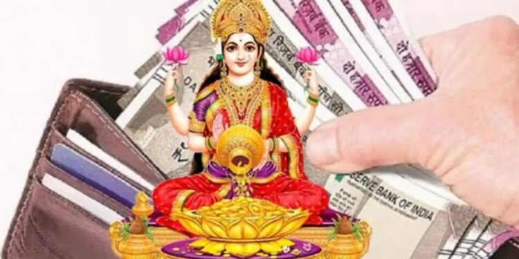 Vastu Shastra Tips: In the houses where these 5 traditions are followed, there is no financial crisis, Lakshmi's blessings are showered there.