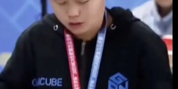 Viral Video: Little child solves Rubik's Cube in 0.39 seconds, the world is surprised to see his talent and agility