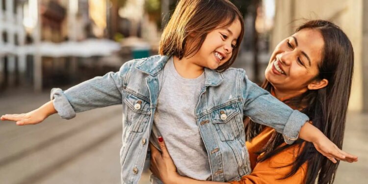 What is positive parenting? Know the ways that make children confident and smart