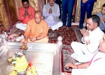 CM Yogi performed worship at Kashi Vishwanath Dham, bowed his head at the feet of 'Kashi Kotwal' Kaal Bhairav