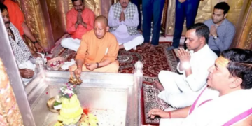 CM Yogi performed worship at Kashi Vishwanath Dham, bowed his head at the feet of 'Kashi Kotwal' Kaal Bhairav