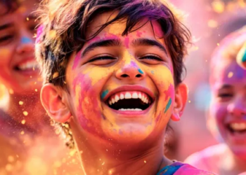 The magical world of colors of Holi... From mythology to astrological mystery, know why colors play!