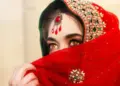 23 year old bride gave such threat, minor got scared… took her to temple, got vermillion filled in her hair and got married