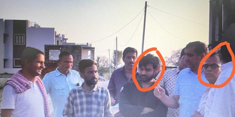 ACB's big blast in Sirohi: Village development officer and son arrested for taking bribe of one lakh, the money was buried in a vacant plot