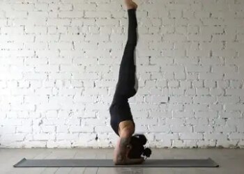 Adopt Shirshasana for better blood circulation and confidence