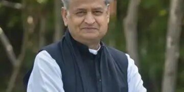 Ashok Gehlot questioned the delay in construction of IPD tower in Jaipur Women's Hospital.