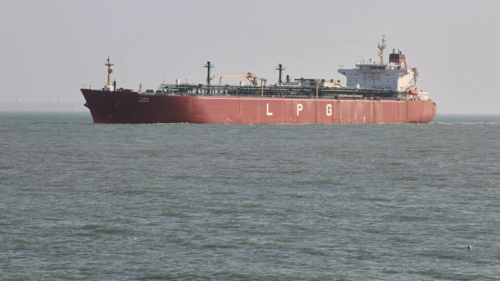 Big relief amid oil crisis: 2 LPG tankers will leave for India from Hormuz Strait, signs of improvement in supply.