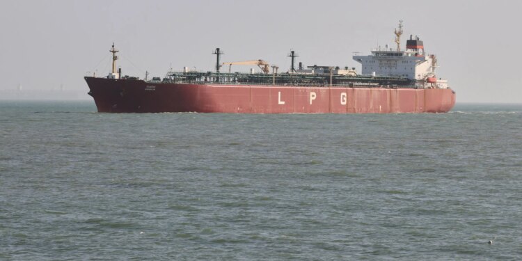 Big relief amid oil crisis: 2 LPG tankers will leave for India from Hormuz Strait, signs of improvement in supply.
