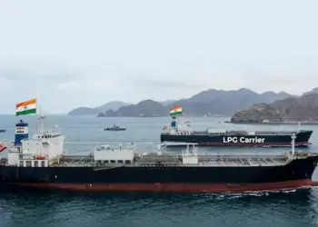 Big relief to India! Indian ships INS Shivalik and INS Nanda Devi carrying LPG crossed the Strait of Hormuz.