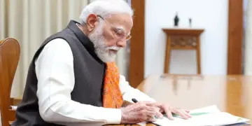 Big step by government to avert fuel crisis! 10% increase in LPG production, Hardeep Puri met PM Modi