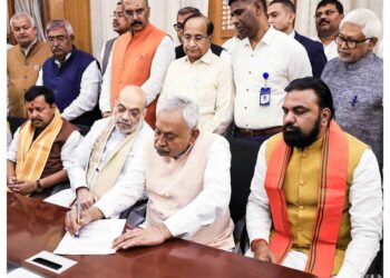 Bihar: Nitish Kumar filed nomination for Rajya Sabha, NDA welcomed, opposition called it "kidnapping"