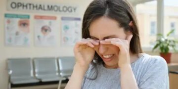 Burning and itching in the eyes is not common, not getting timely treatment can cause damage to the delicate layer.