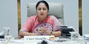 CM Rekha Gupta expressed grief over the fire incident in Palam, six people have died so far
