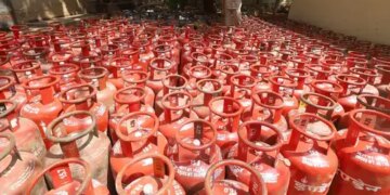 Center orders uninterrupted PNG and LPG supply for cooking (Lead)