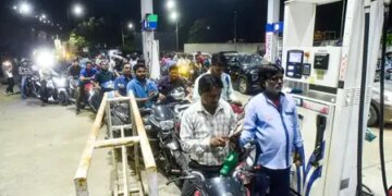 Center reduced excise duty on petrol and diesel by Rs 10 per liter