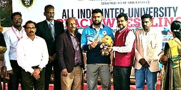 Chittorgarh: Wrestler Lokesh Gurjar won gold medal, hoisted the flag in All India Inter University Beach Wrestling.