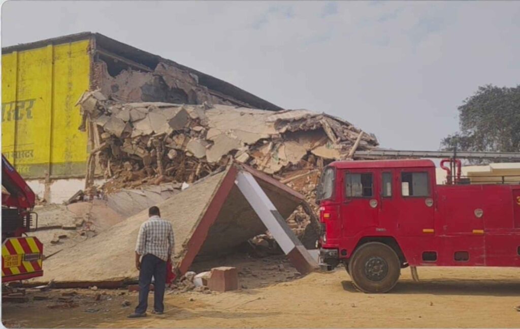 Cold storage wall collapsed in Prayagraj, 5 dead, many laborers buried; PM Modi announced compensation