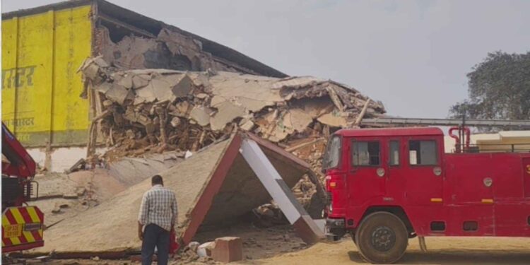 Cold storage wall collapsed in Prayagraj, 5 dead, many laborers buried; PM Modi announced compensation