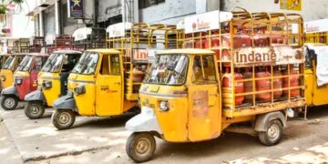 सरकार की जमाखोरी और ब्लैक मार्केटिंग पर कार्रवाई के बीच एलपीजी की बुकिंग में आई गिरावट