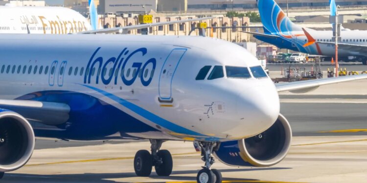 Despite the tension of war, good news for passengers, Indigo flight service resumed from Middle East to Delhi-Mumbai.