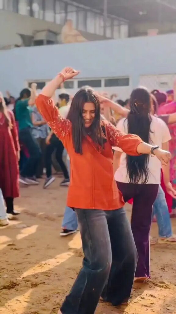 Didi's explosive dance in Holi party goes viral, social media goes crazy about her spicy moves