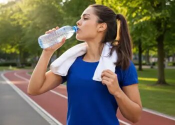 Drinking water in one breath can be heavy, it can have bad effect on kidneys.