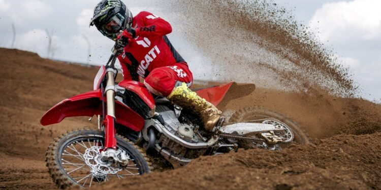 Ducati Desmo450 MX (2)